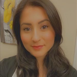 Meet your Posher, Debora